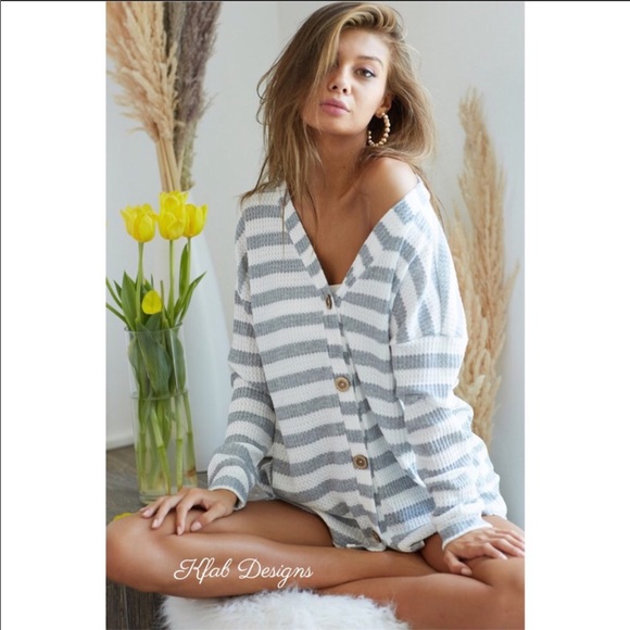 ❤️LAST 1! V Neck Striped Button Front Waffle Top! - Picture 11 of 13